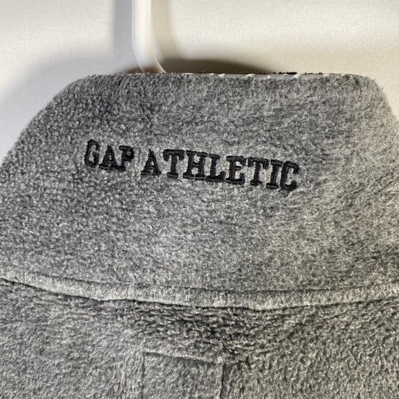 GAP Men’s Fleece Sweatshirt - Picture 4 of 5